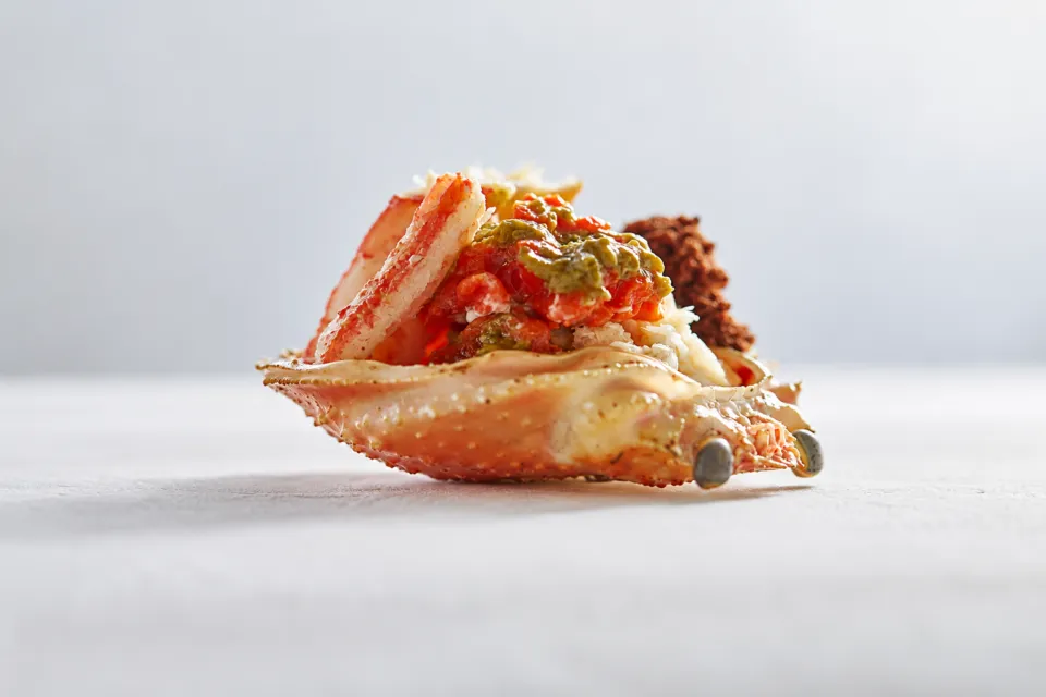 料理旅館 望洋楼の盛り付けられたかに料理