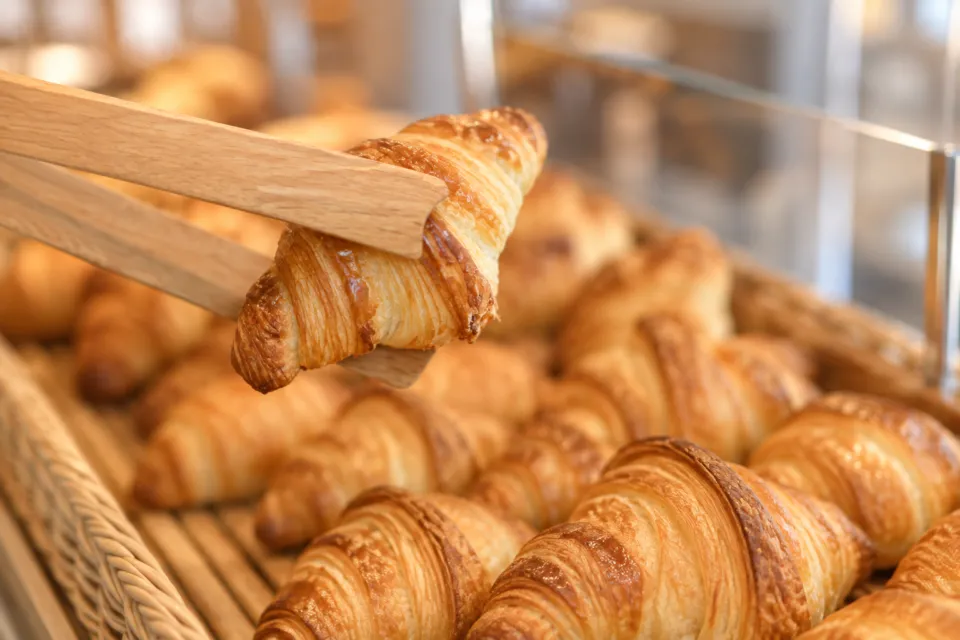 CAFE LA RUCHEのスペシャリテのクロワッサン