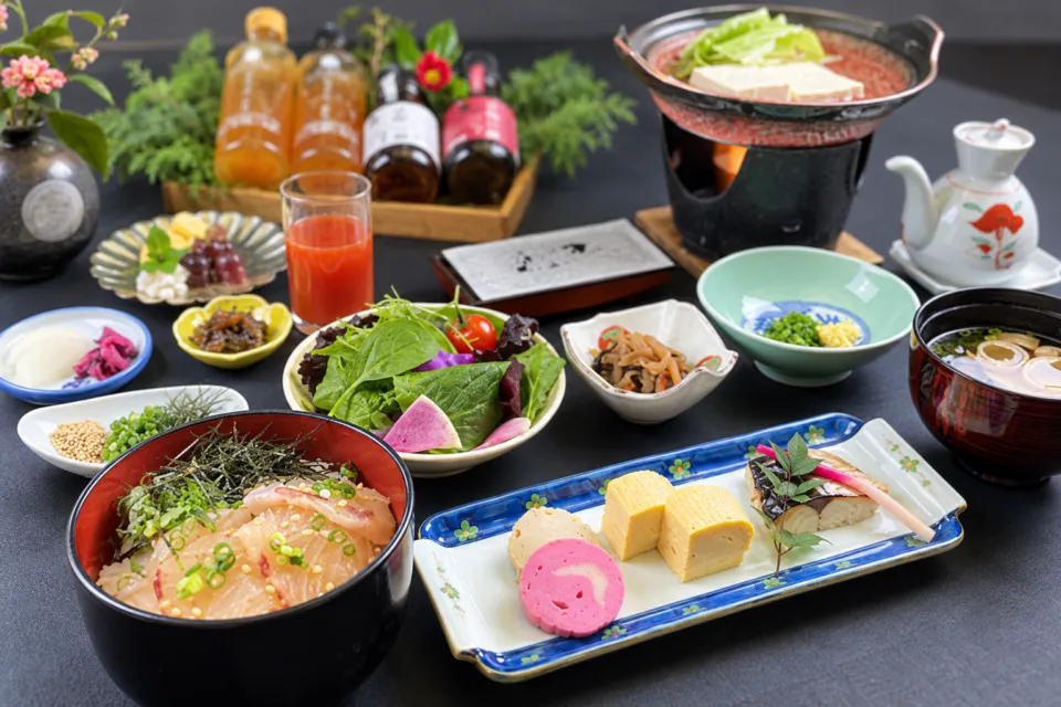 カンパーナホテルの朝食の料理と小鉢