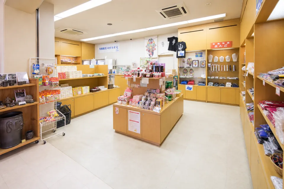 カンパーナホテルの売店の商品棚