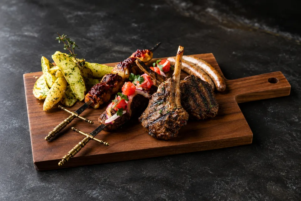 CARVAAN Brewery & Restaurantの肉料理盛り合わせ