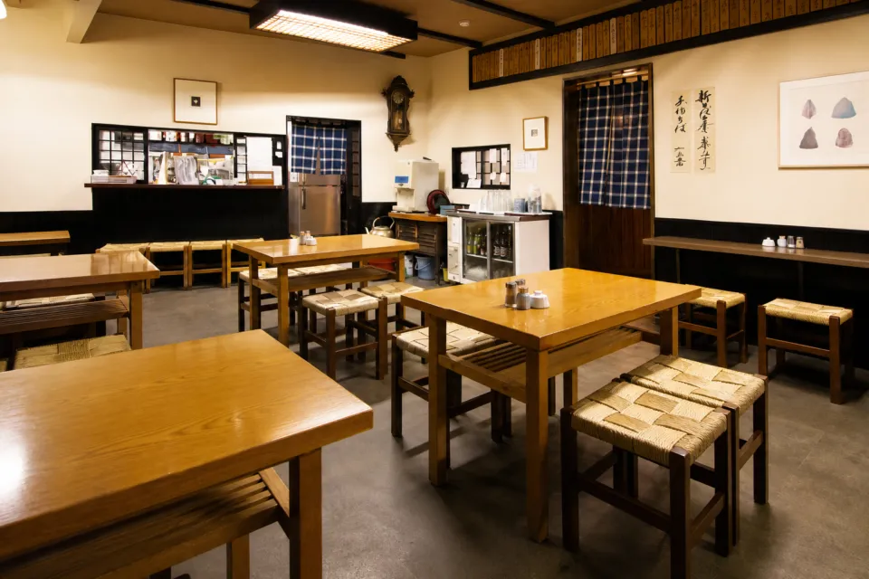 直利庵の1階店内