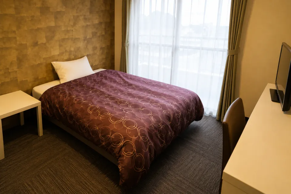 Comfort Stay みやびのベッドと窓辺