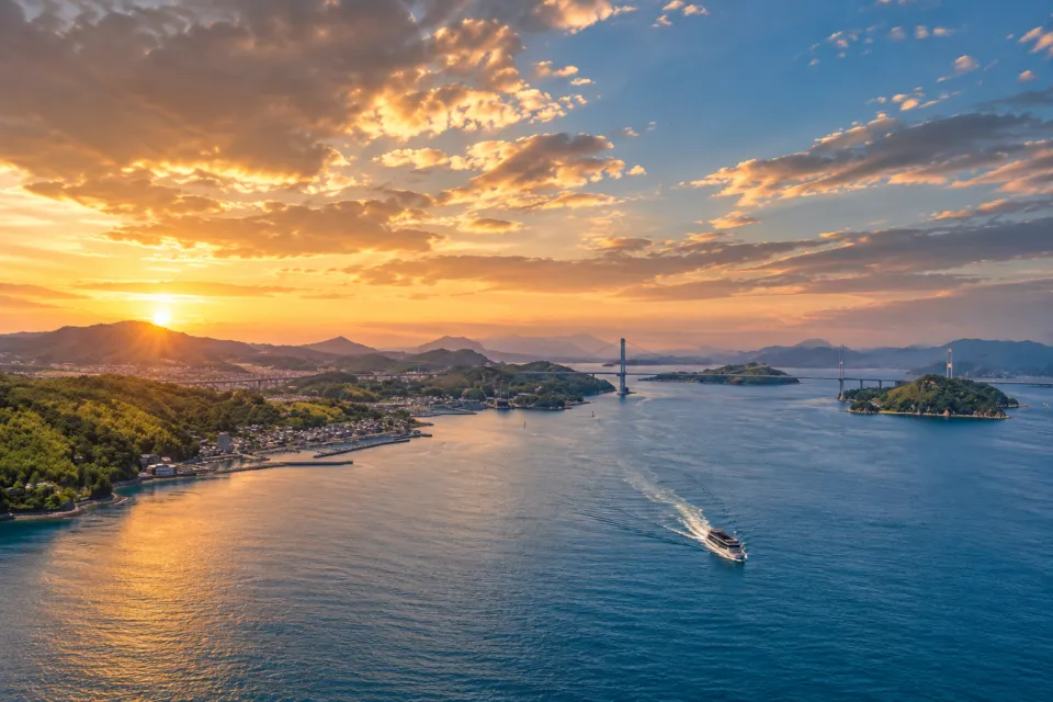 大潮荘の来島海峡の夕景