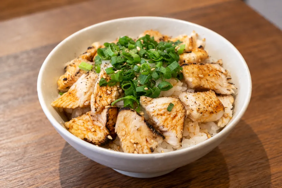 だし廊-DASHIRO-仙台南町通り本店の炙り肉をのせたご飯