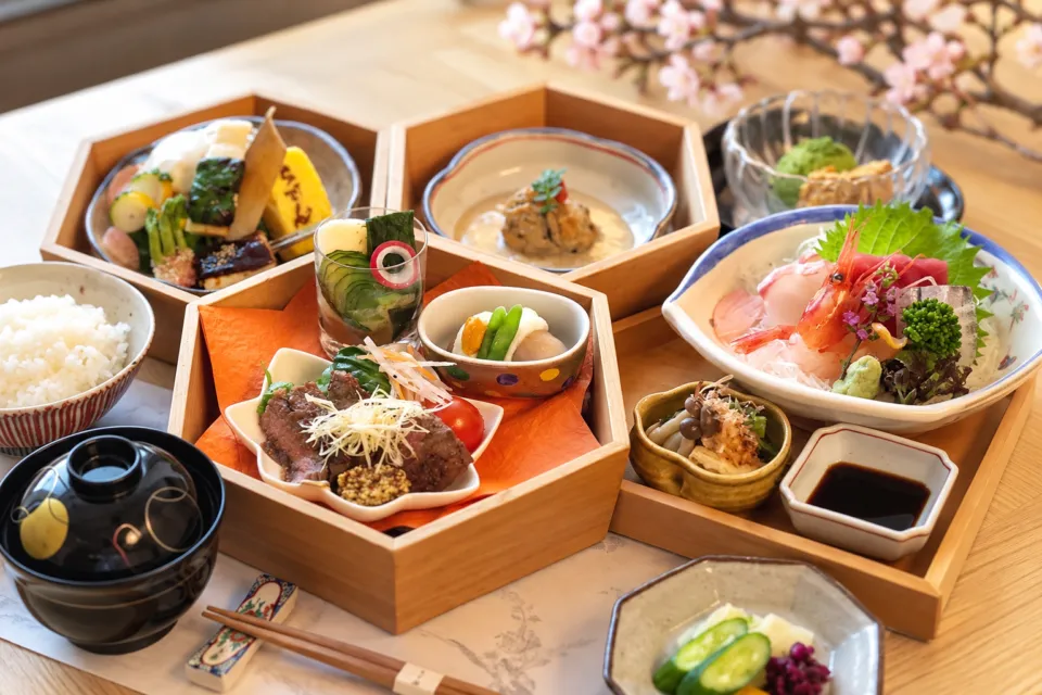 越前がに・旬のお料理 らでんの玉手箱