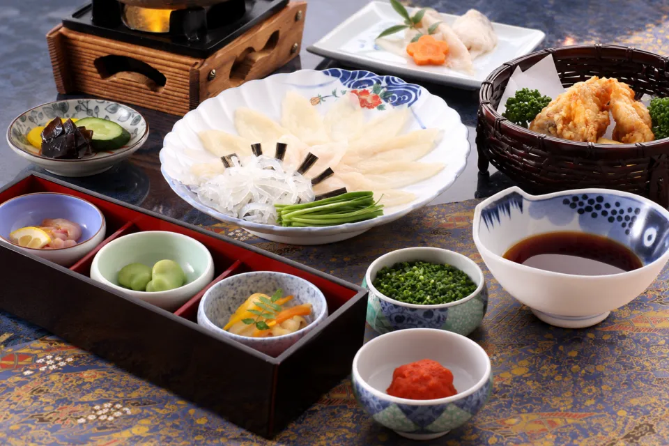 ふく料理しのだのふく料理の卓上