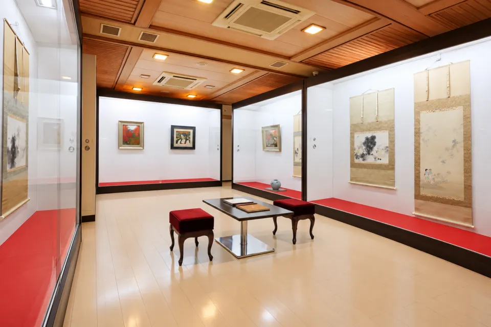 芙蓉別館の掛け軸と絵画を展示する芙蓉美術館