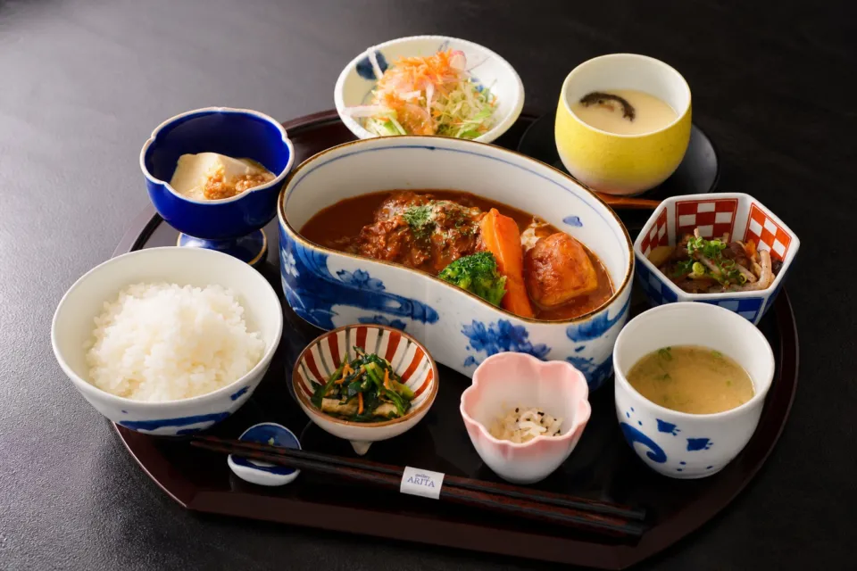 ギャラリー有田の伊万里牛煮込みハンバーグ膳