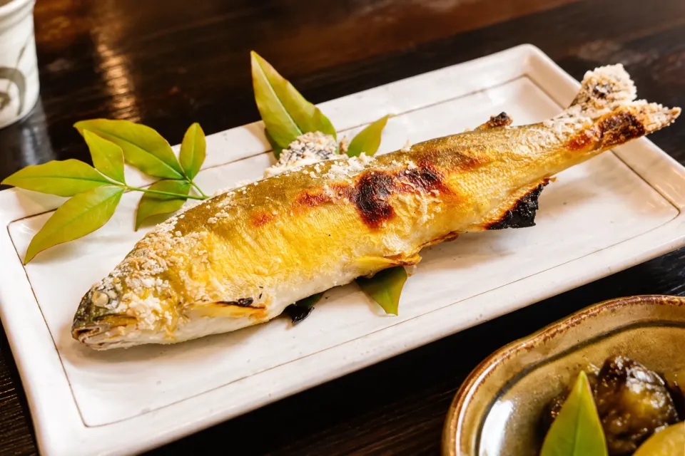 ジビエ料理の千葉亭の鮎を含むコース料理