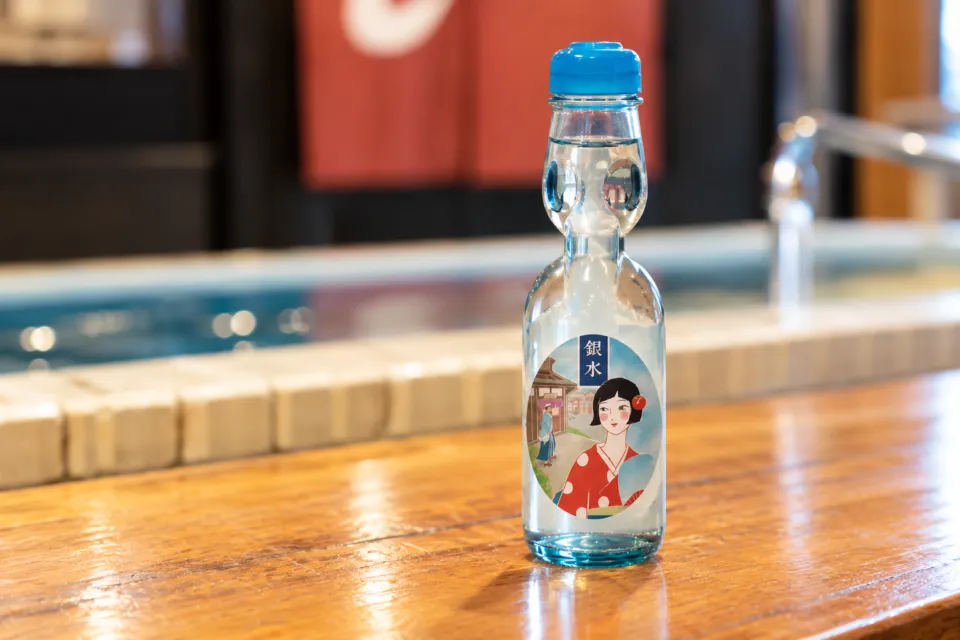 銀水の瓶入りのラムネ
