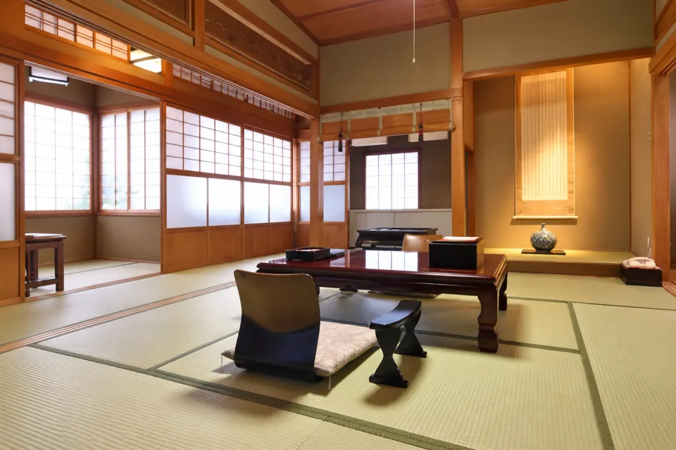 楊貴妃浪漫の宿 玉仙閣の玉仙の間の木造天井と座敷