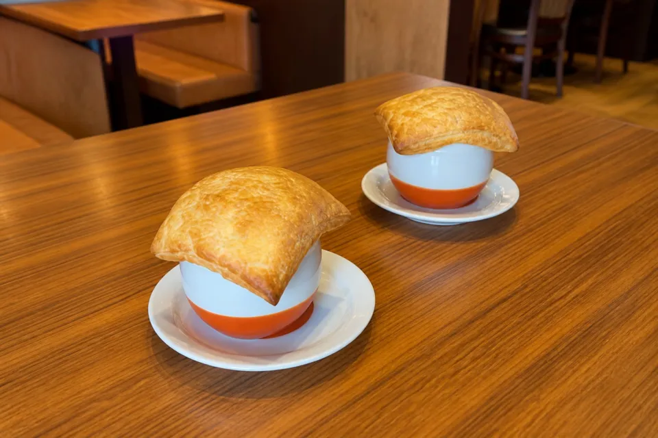 ぎゅう丸 嬉野本店の名物パイ包みスープ