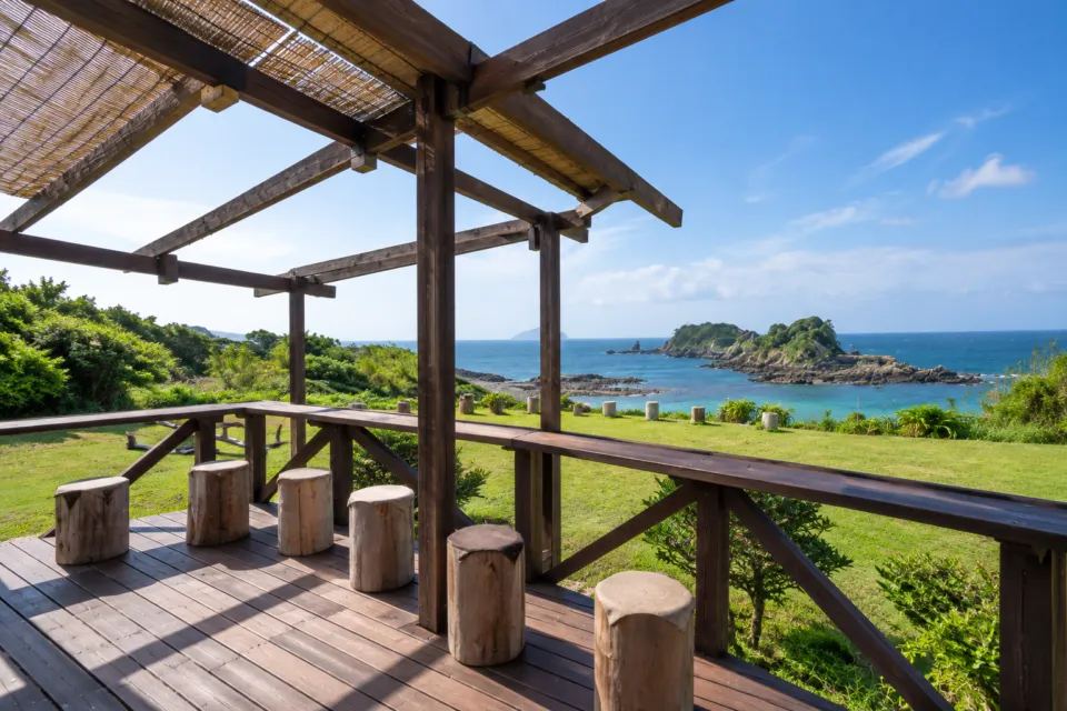 花笑み きくやの海と島を望む屋根付きテラス