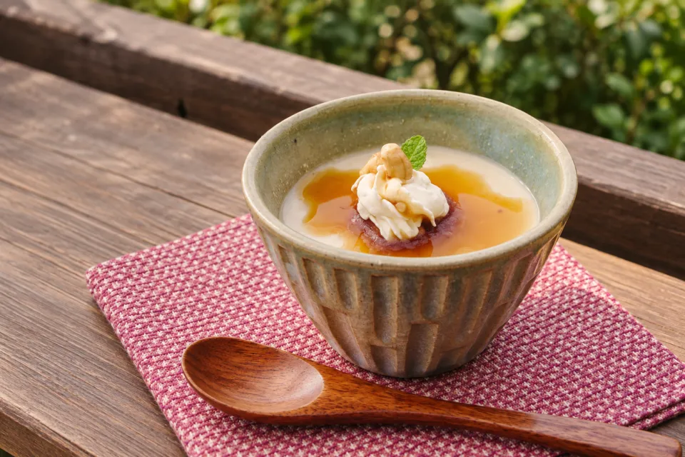 花笑み きくやのクリームを添えたごまプリン