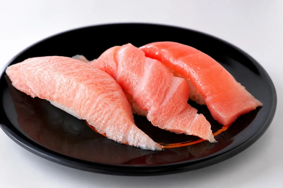 八食市場寿司の鮪寿司