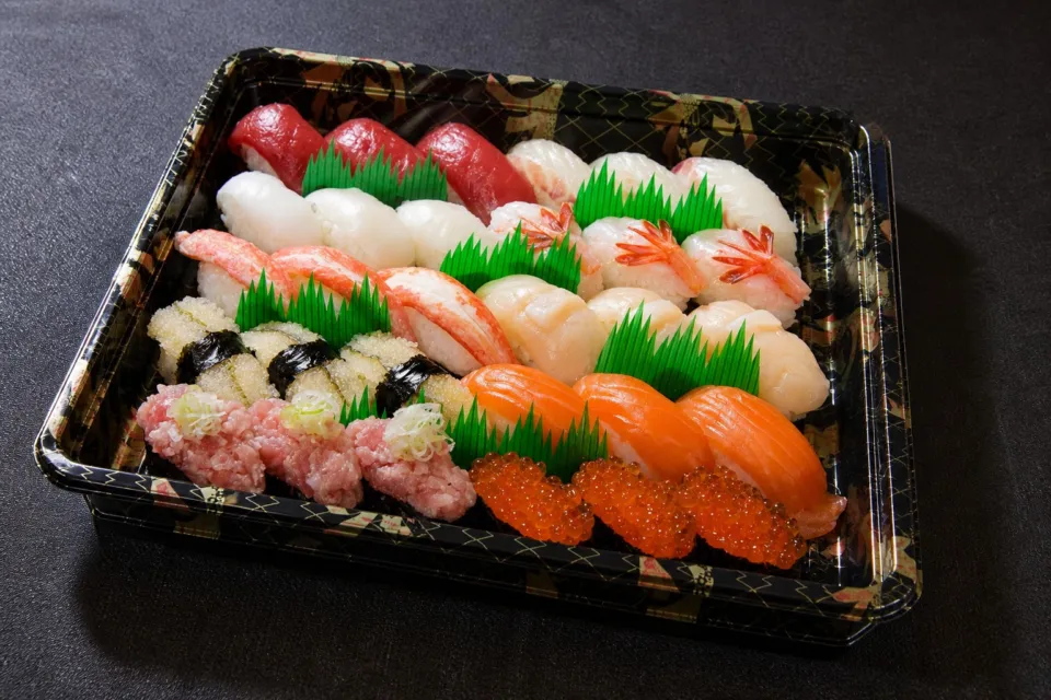 八食市場寿司の持ち帰り寿司「宴」