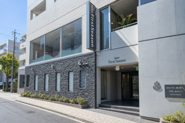 ホテルファーストシーズンの建物正面