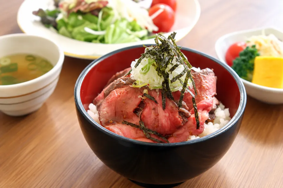 ホテルフジタ福井のローストビーフ丼