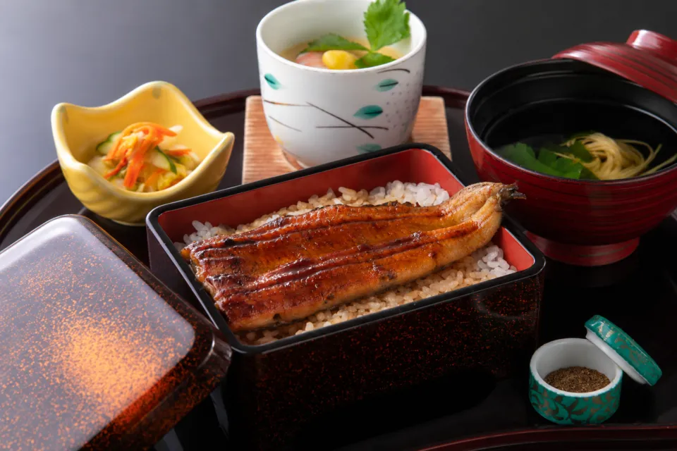 ホテル東日本宇都宮の漁火のうな重と汁物・茶碗蒸し