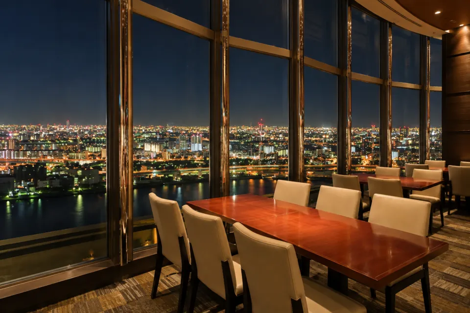 ホテル京阪 ユニバーサル・タワーのレストランの窓から望む夜景