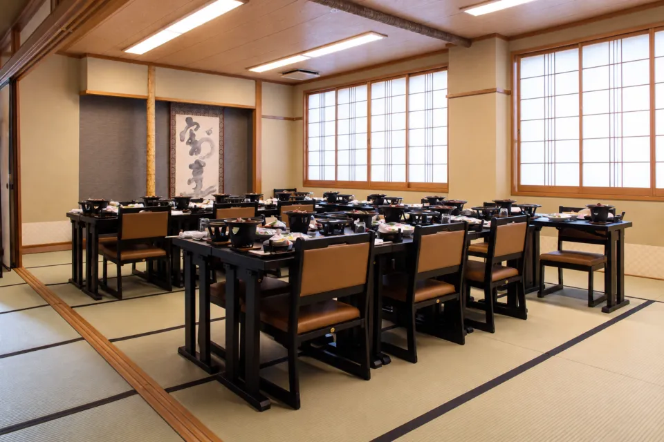 ホテル絶景の館の障子窓のある中広間