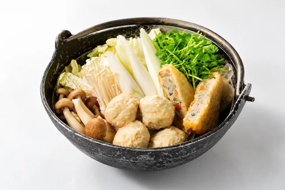 海鮮ほうとう専門店 ほうとう研究所 河口湖本店の鶏肉と野菜の鍋料理