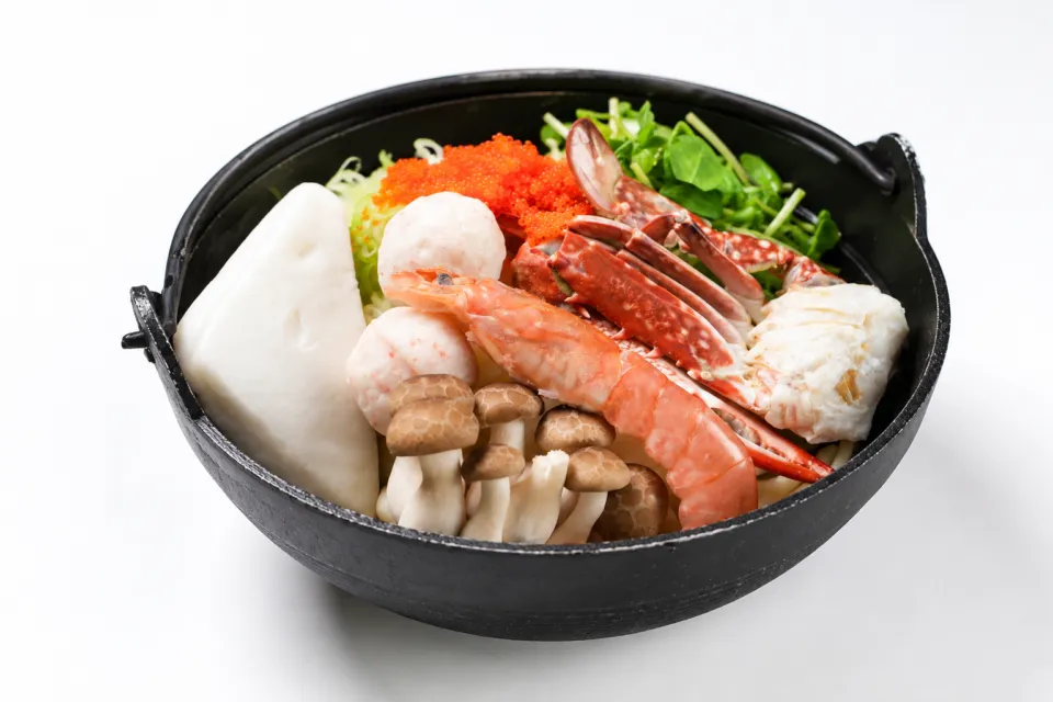 海鮮ほうとう専門店 ほうとう研究所 河口湖本店の海鮮と野菜の入ったほうとう