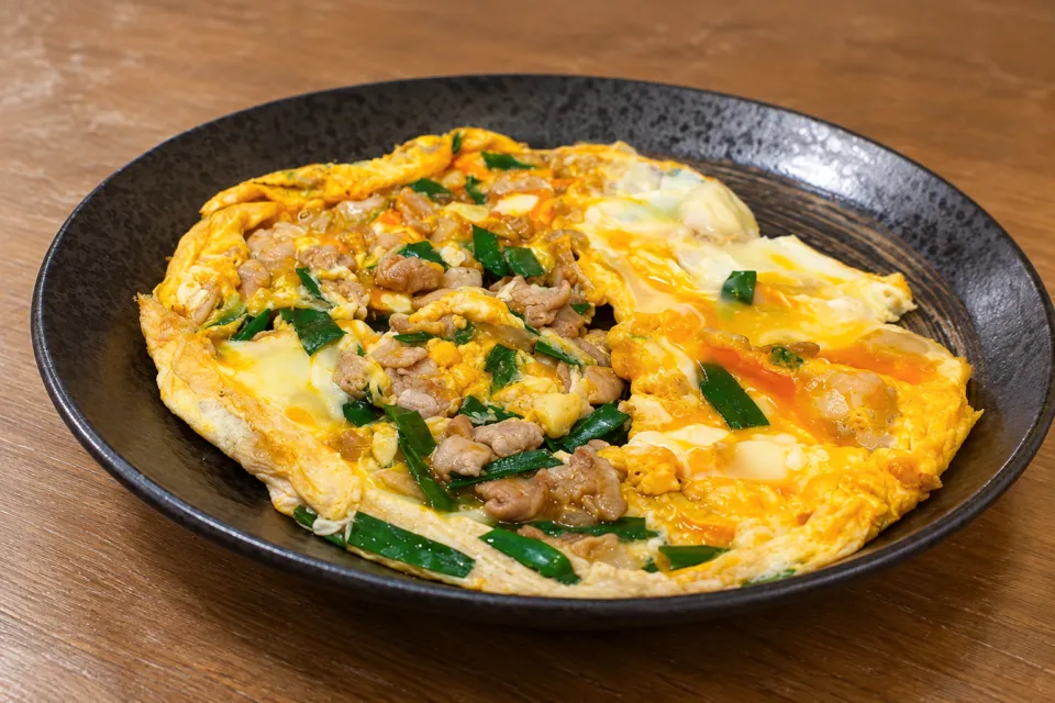 宝雲亭本店 とり福の豚肉とニラを卵でとじた料理