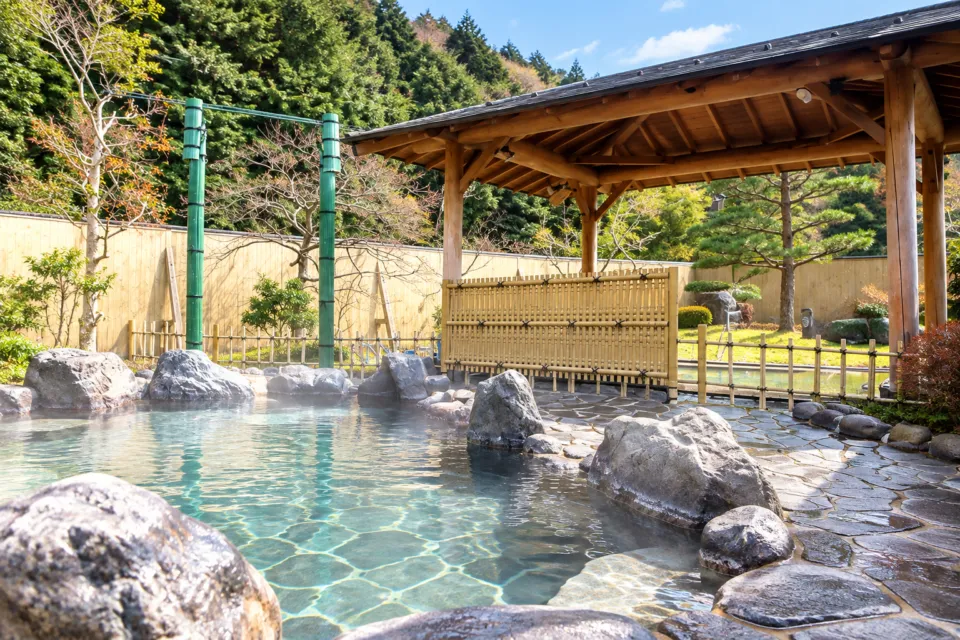 一の俣温泉グランドホテルの露天風呂と打たせ湯