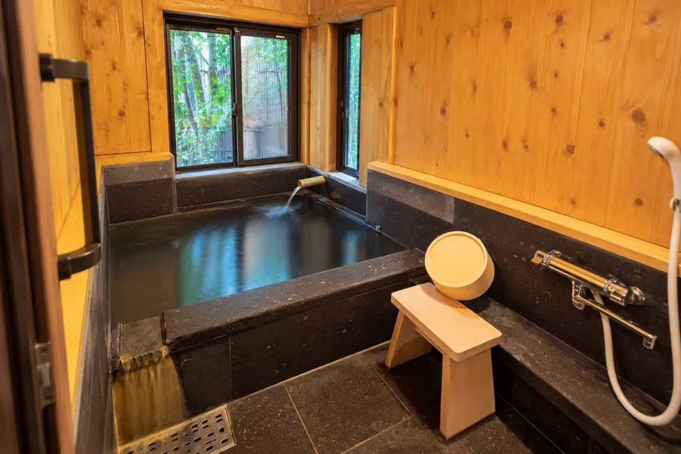 いこい旅館の松に備わる温泉内湯