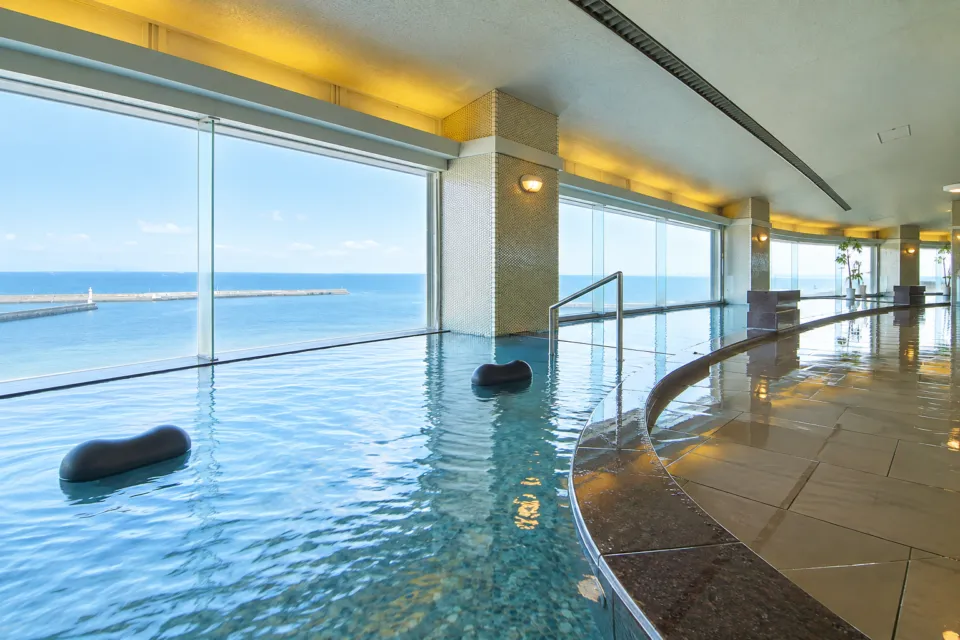 伊良湖リゾート&コンベンションホテルの海を望む大浴場