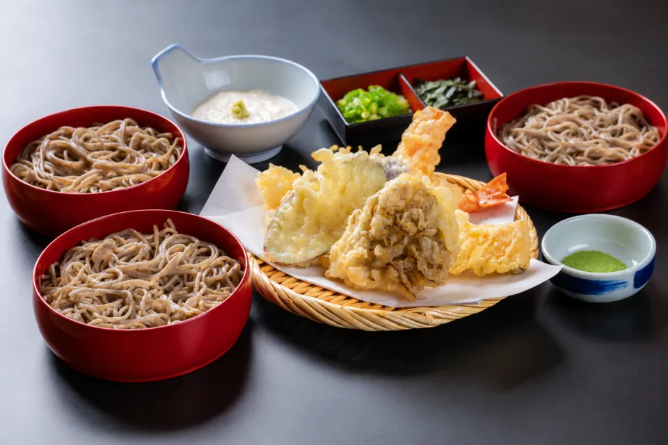 出雲そば 荒木屋の割子そばと天ぷら