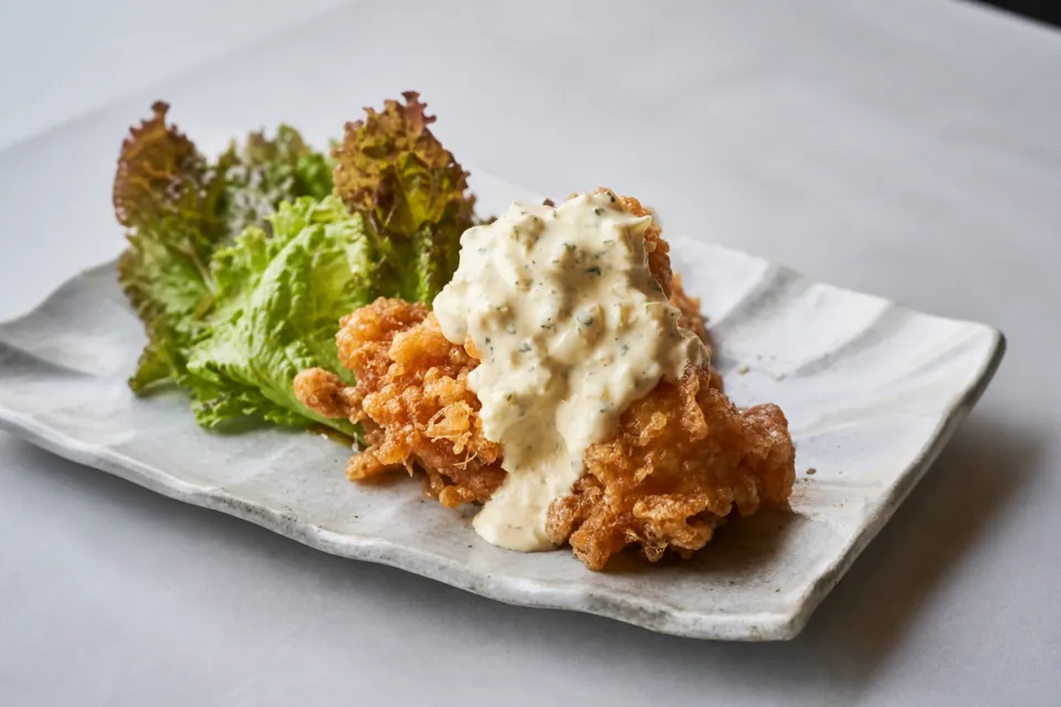 地鶏炭火焼 粋仙のチキン南蛮白皿盛り