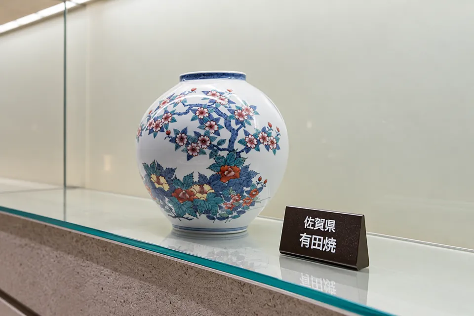 JR九州ホテル ブラッサム博多中央の館内の有田焼の展示
