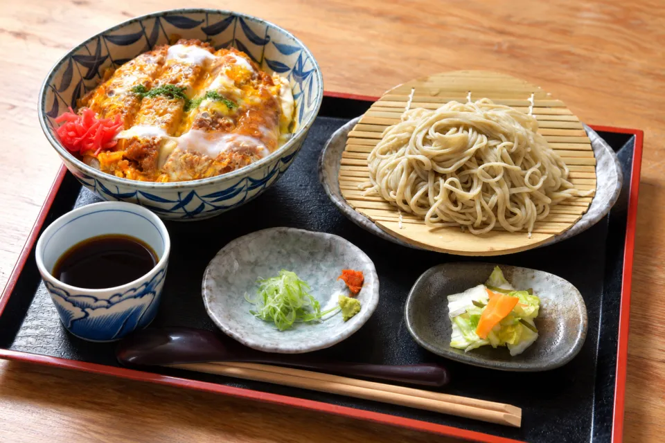 十割そば たからやのかつ丼と蕎麦を一度に楽しめるセット