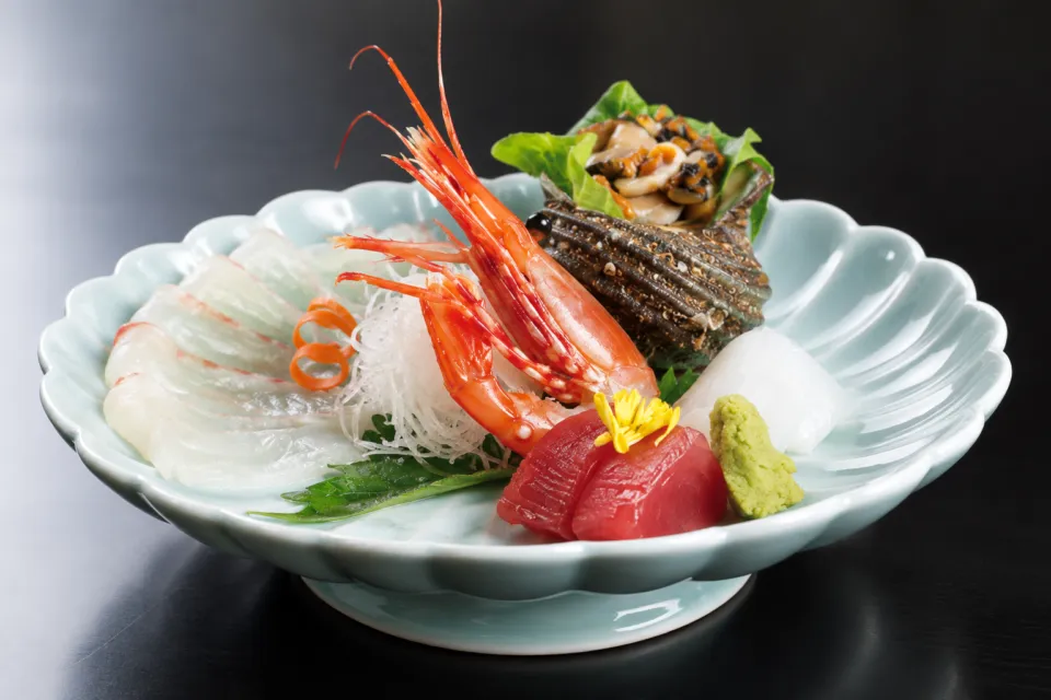 活魚料理専門旅館 あたらし屋の刺身の盛り合わせ