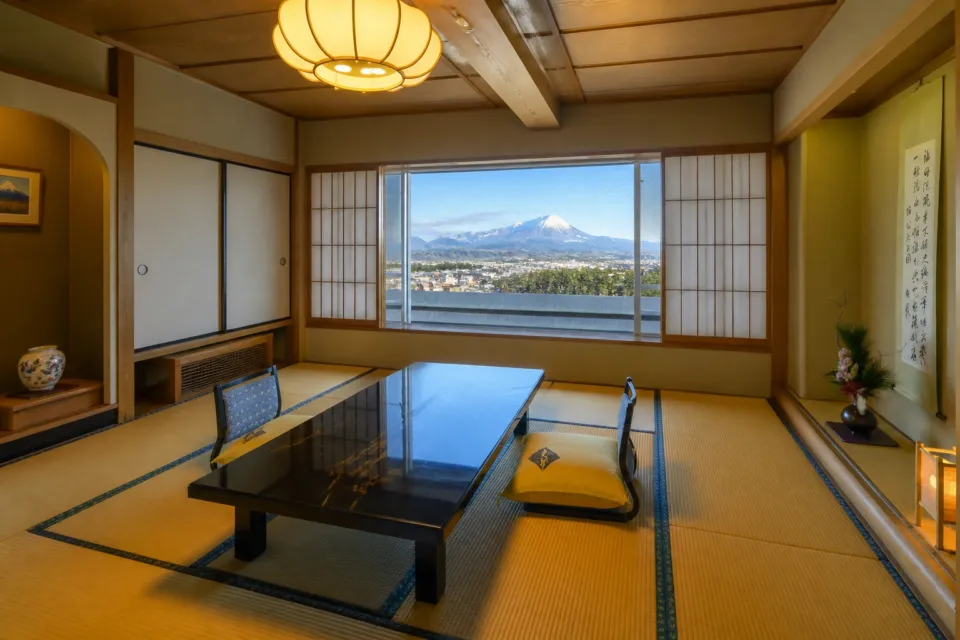 皆生つるやの大山を望む和室
