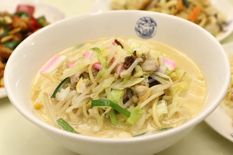 中国料理館 会楽園の野菜や魚介を盛り付けたちゃんぽん