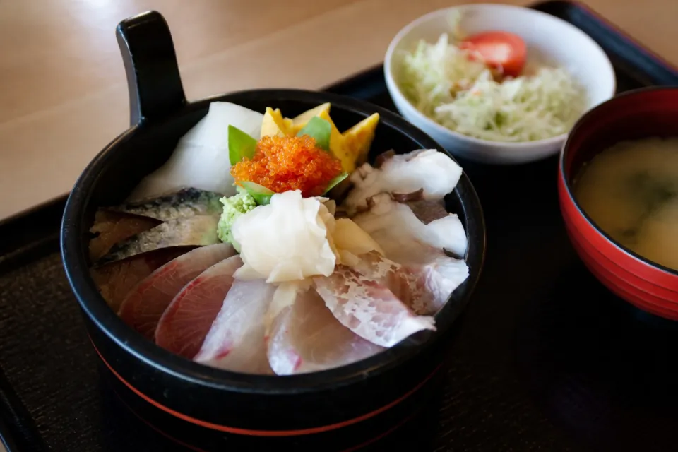 海鮮市場 蒸し釜やの海鮮丼