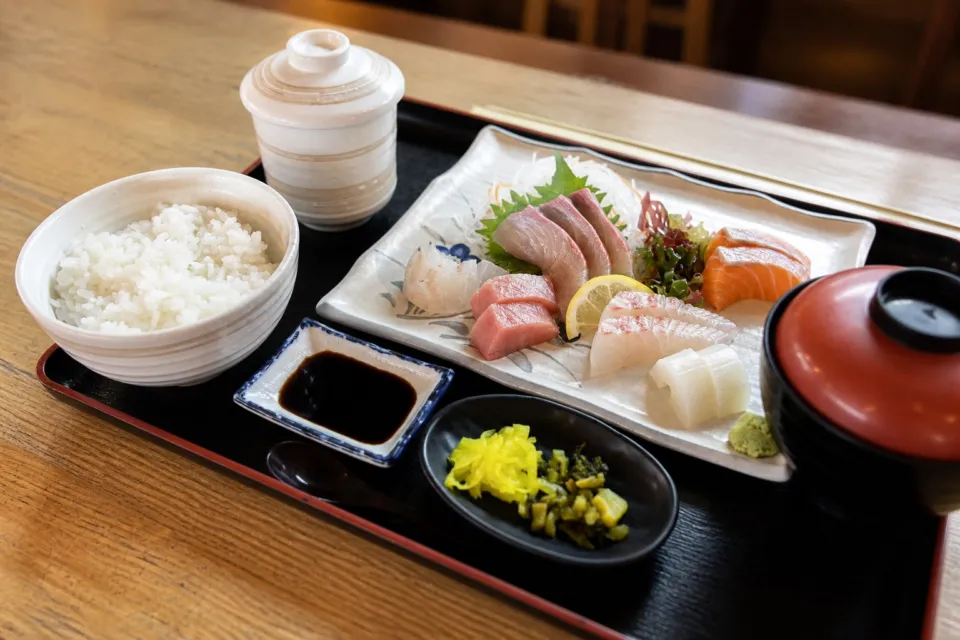 海鮮市場 蒸し釜やの刺身定食