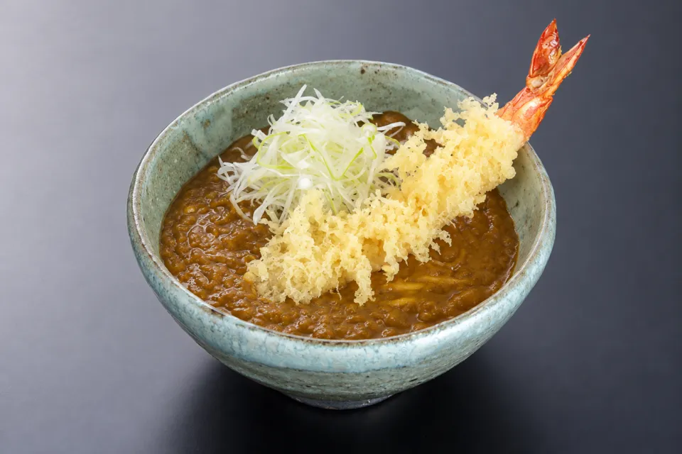 寛文五年堂 秋田店の海老天をのせたカレーうどん