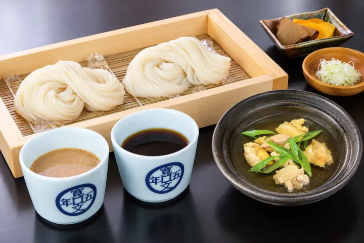 寛文五年堂 秋田店の比内地鶏うどんと生麺・乾麺の食べ比べセット