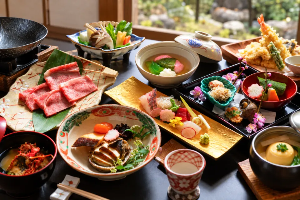 山荘 神和苑の和食会席と豊後牛の料理