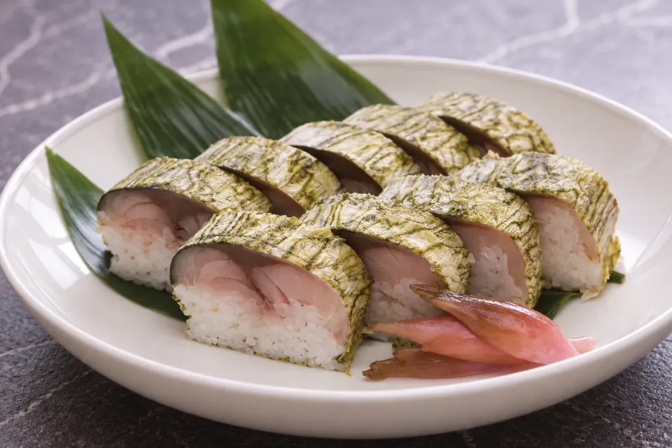 割烹 銀波の八戸前沖さばの棒ずし