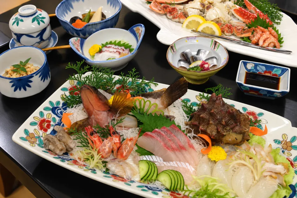 唐琴荘の魚介料理の配膳例