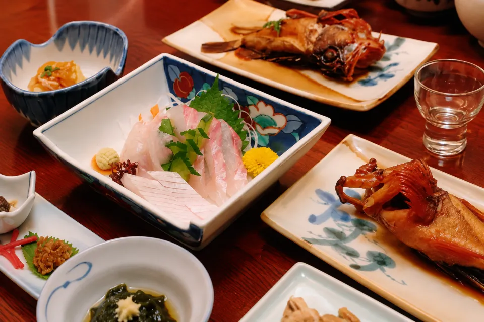 唐琴荘の個別に盛り付けた夕食の一例