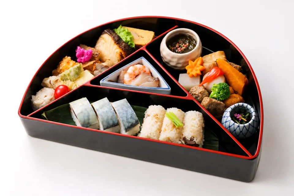 金城樓の半月弁当