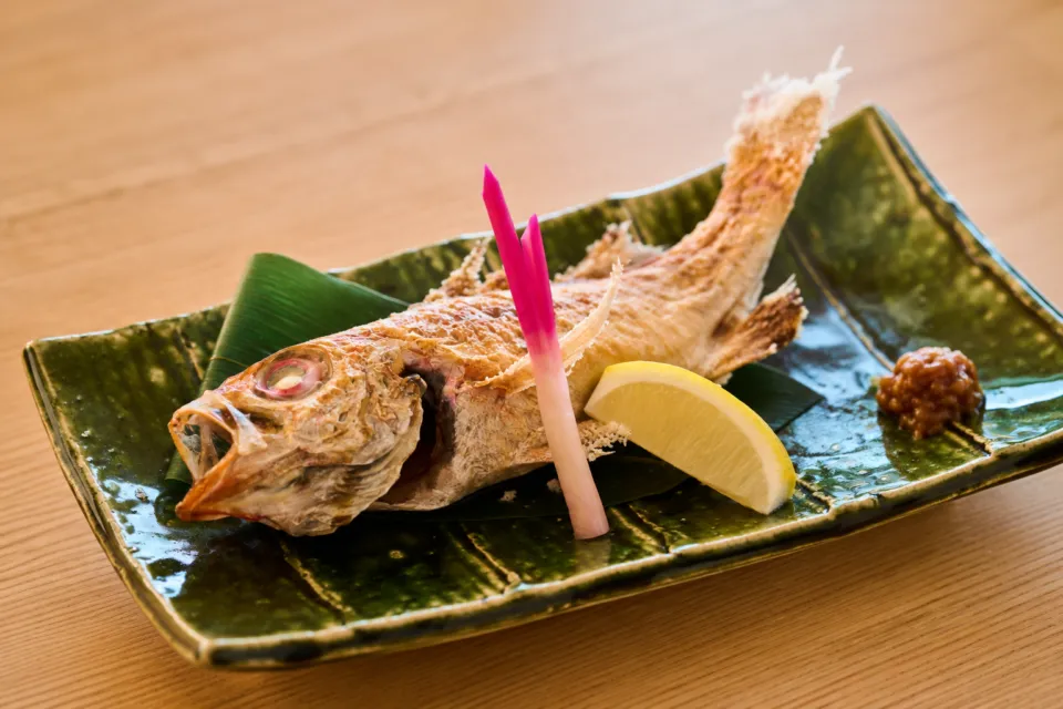 三木屋の夕食に供される焼き魚料理