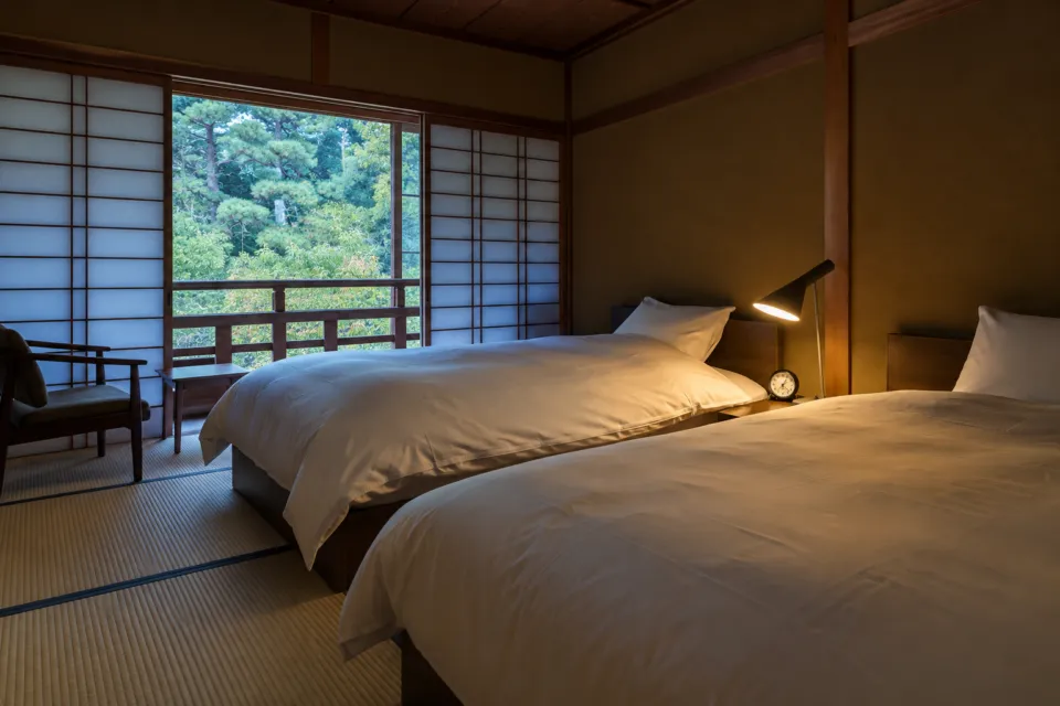 三木屋の和洋室のベッドルーム